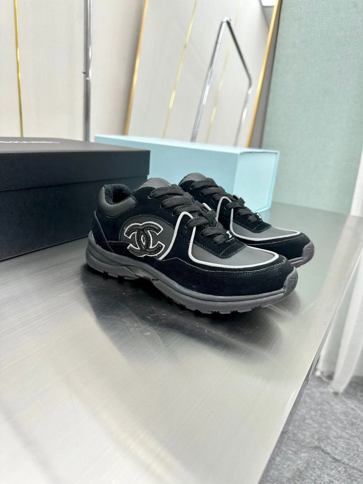 CC LOW TOP TRAINER BLACK SNEAKERS