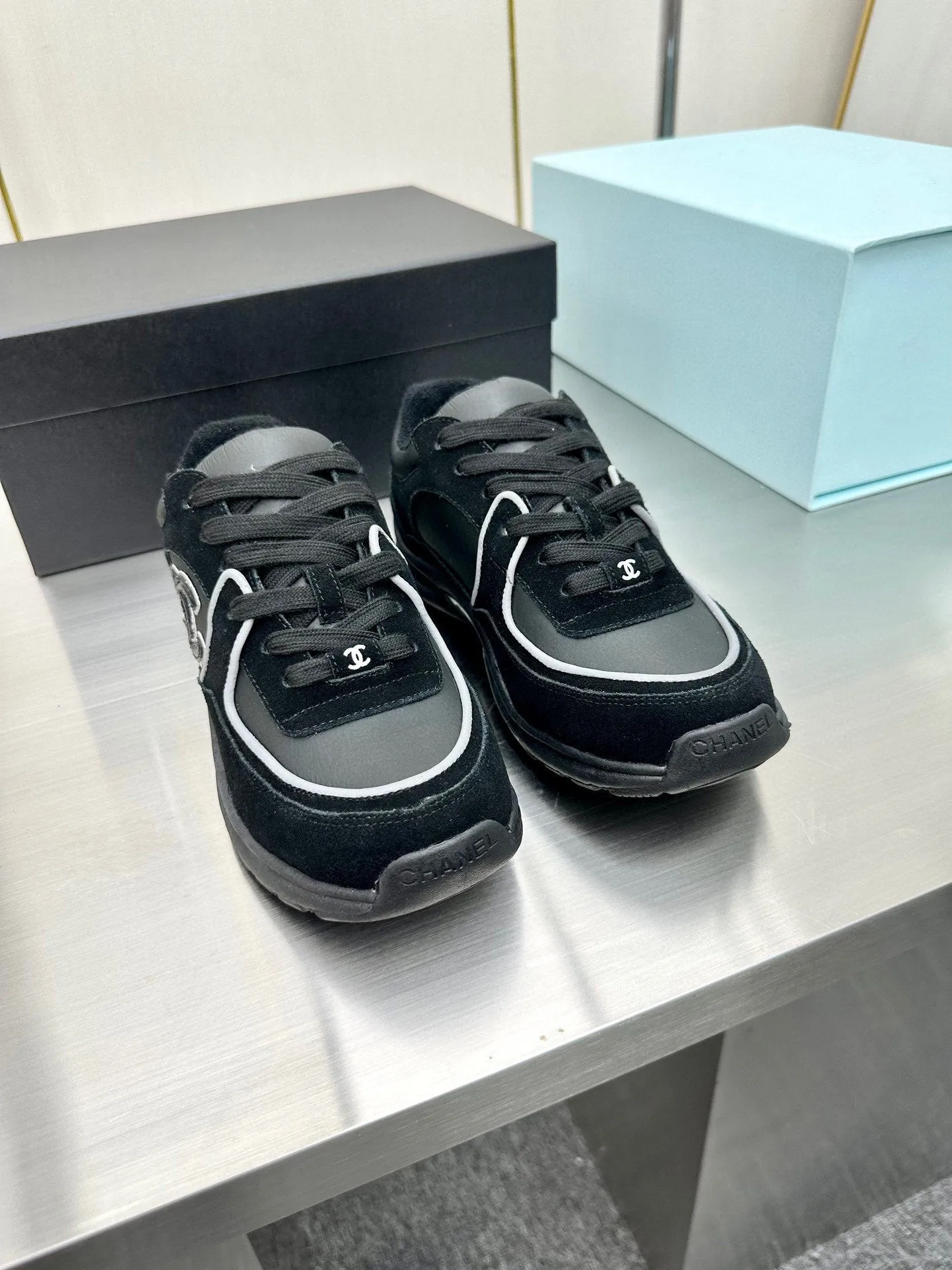 CC LOW TOP TRAINER BLACK SNEAKERS