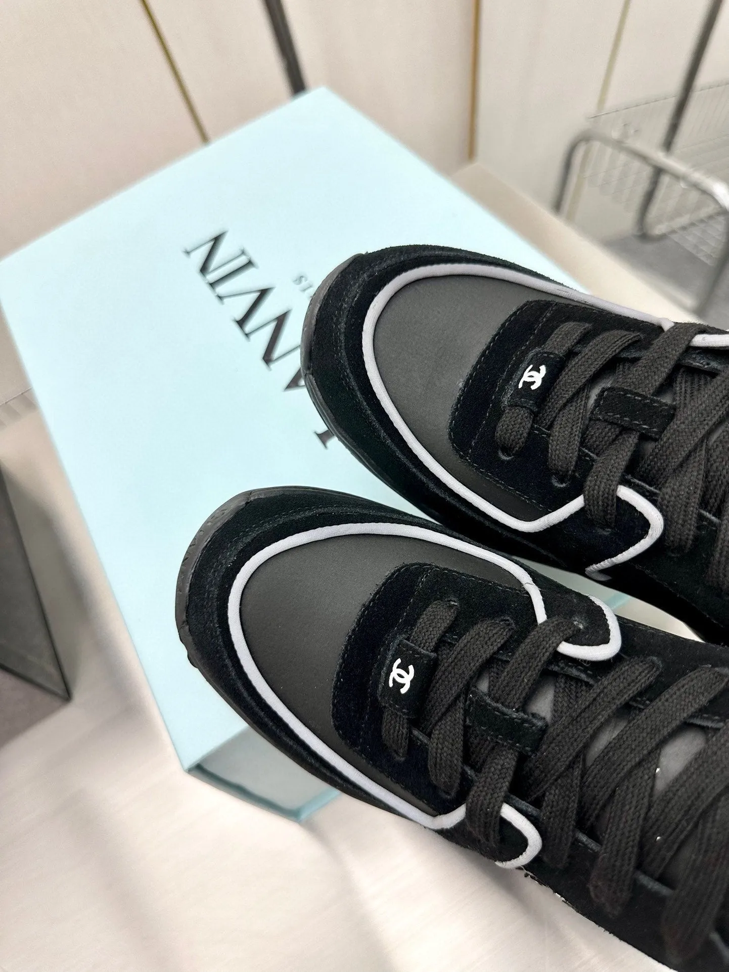 CC LOW TOP TRAINER BLACK SNEAKERS