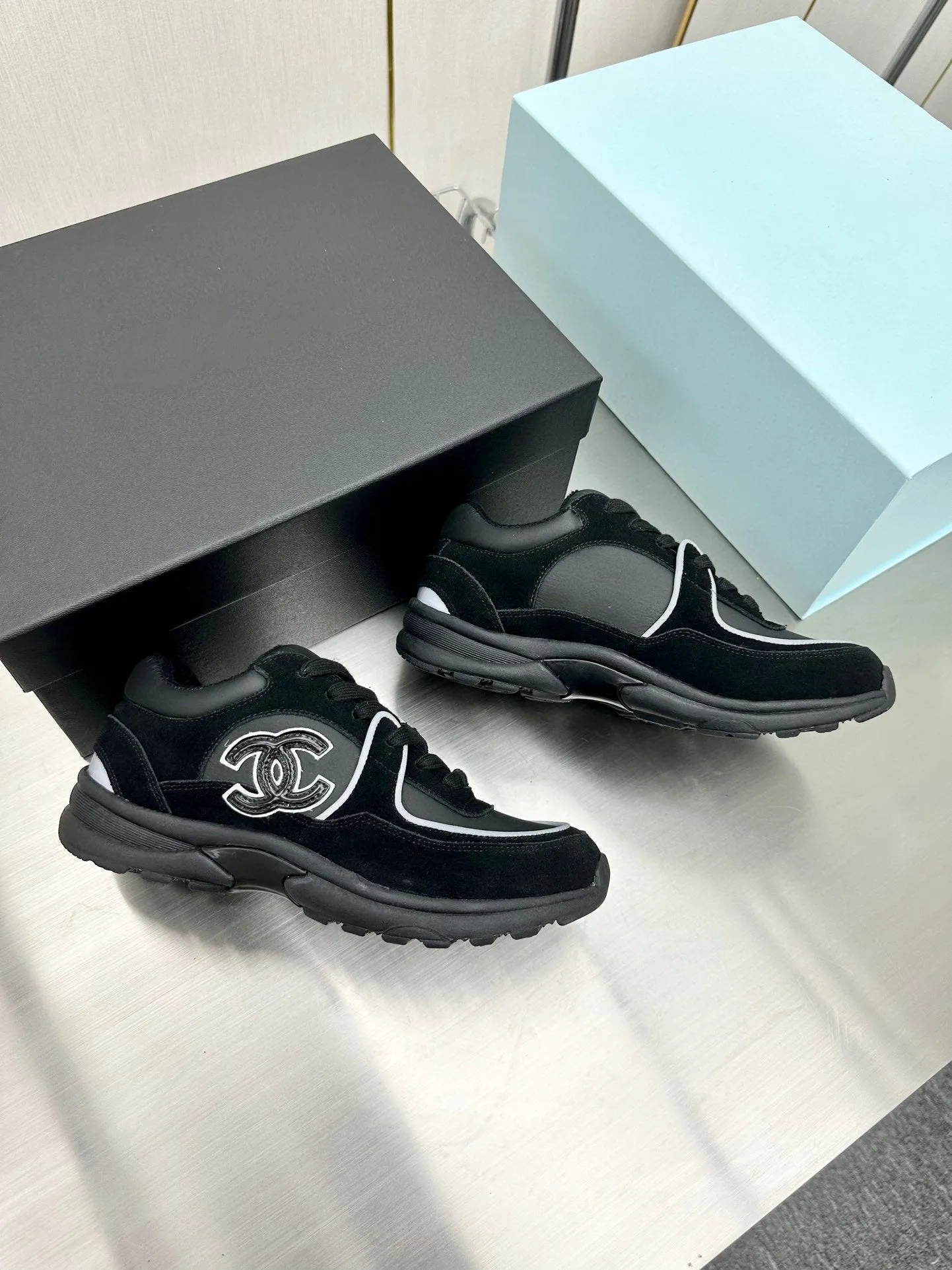 CC LOW TOP TRAINER BLACK SNEAKERS