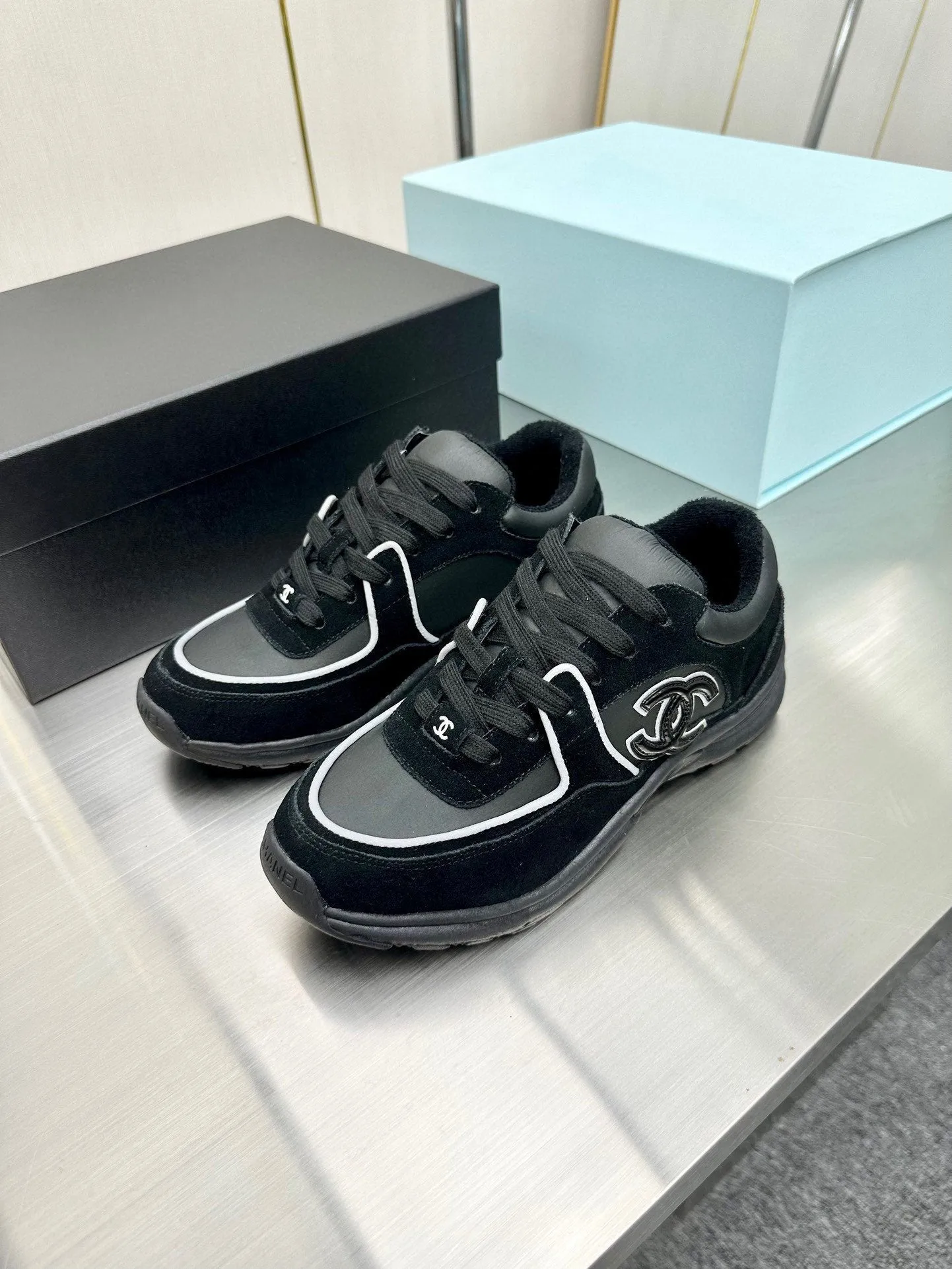 CC LOW TOP TRAINER BLACK SNEAKERS