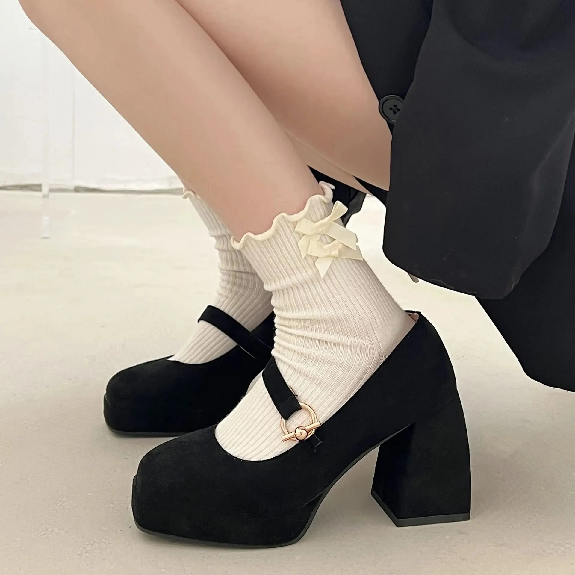 Hnzxzm Black French Thick Heel Shoes Women's New Autumn and Winter Suede with Skirt Shallow Square Head Single Shoes